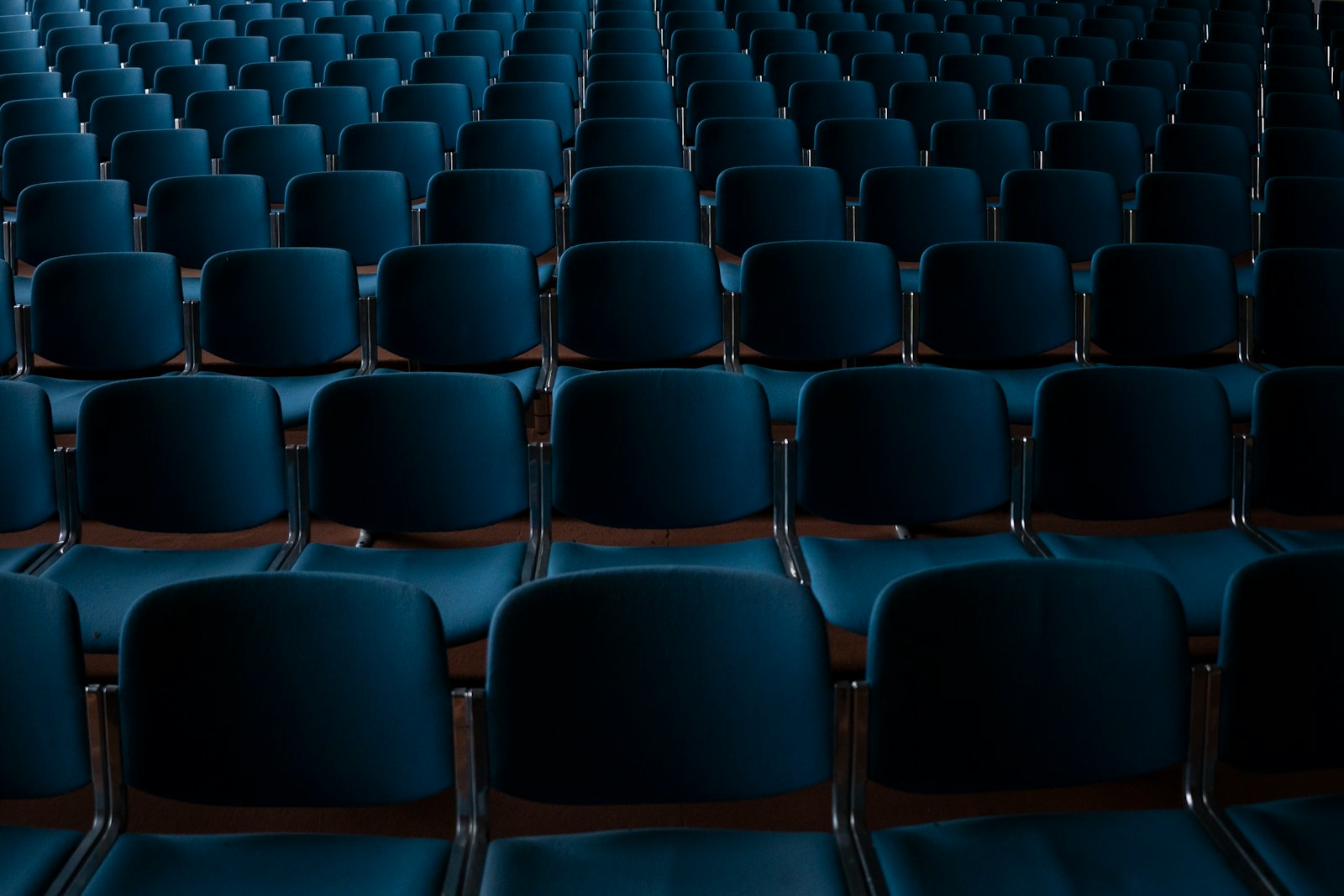 Rows of blue seats in a lecture hall
